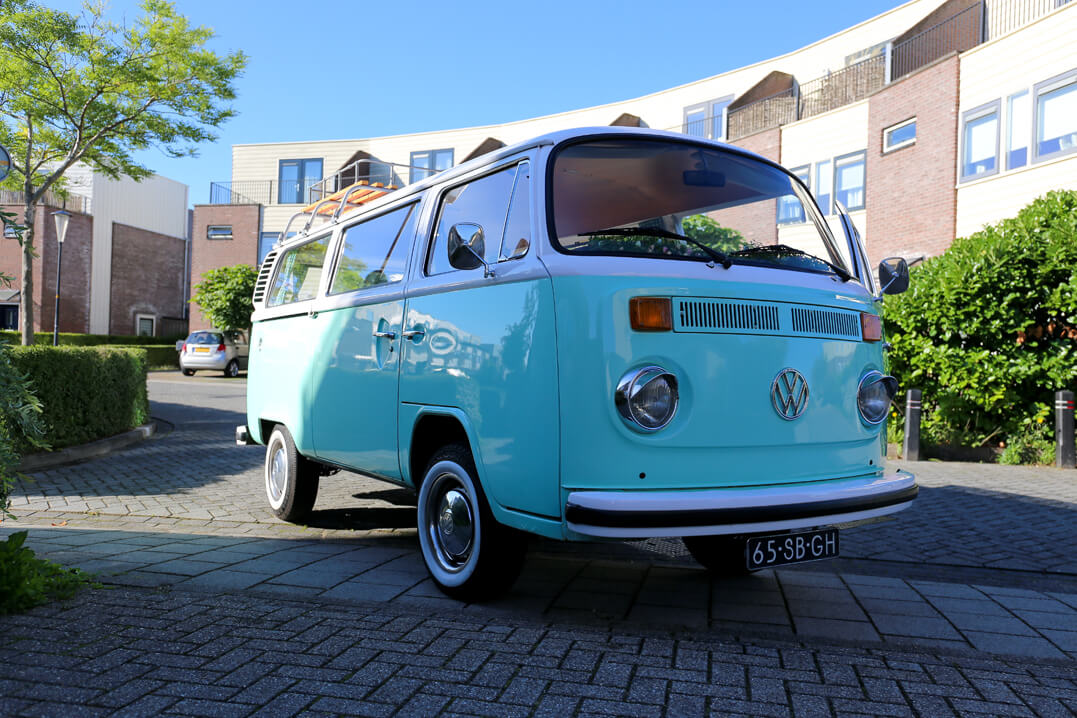 Real Wedding Mint en Goudtint Volkswagenbusje